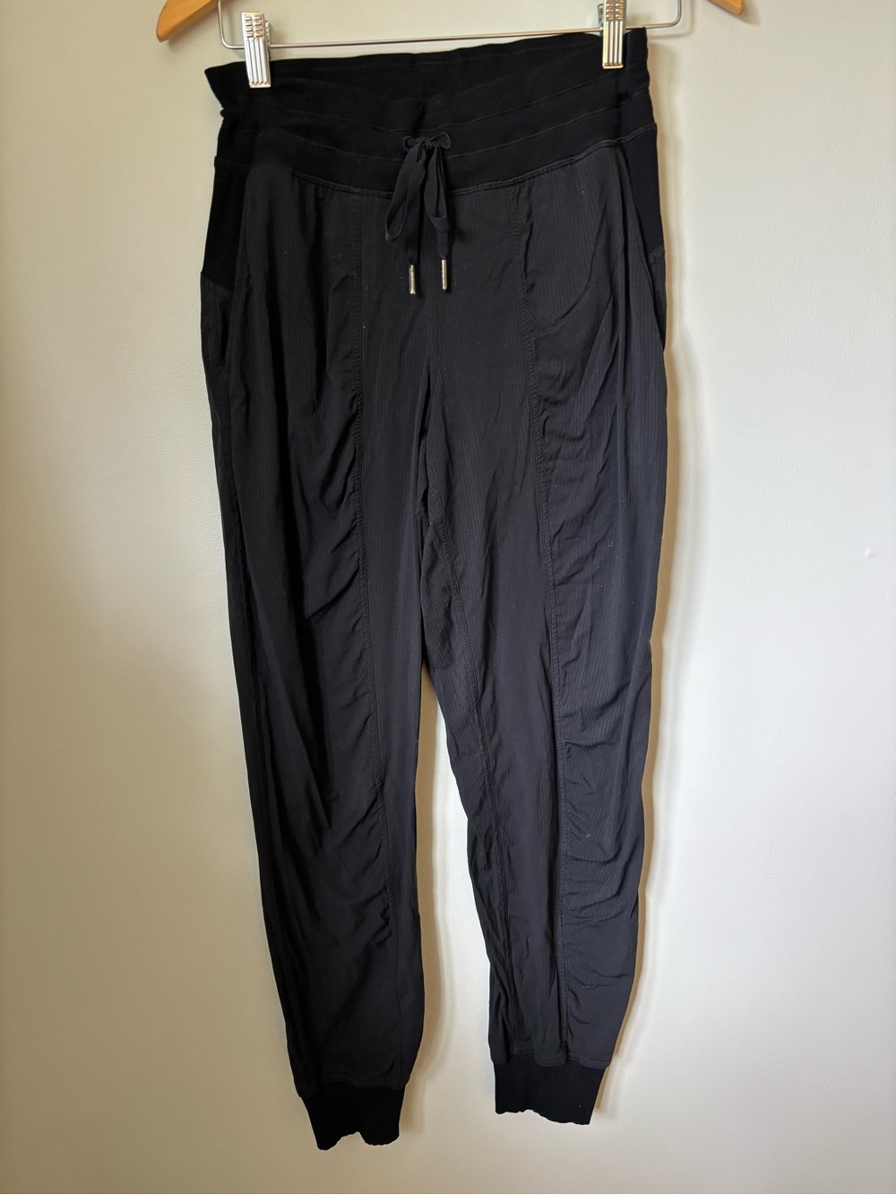 Lululemon size 4 jogger pant